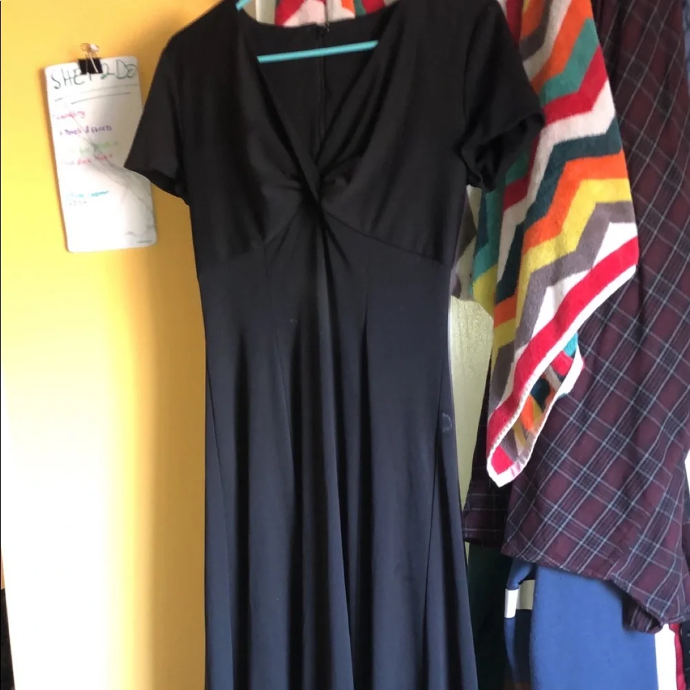 Semi-Formal / Formal dresses - Picture 4 of 9
